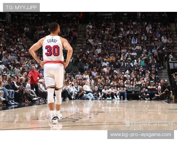 库里接球滑步突破抛进两分，勇士拿下关键回合